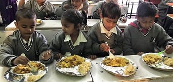 ||7 February 2017 ||Narender Kumar shared a celebratory meal with the children in SOUL Gokul Vidyapeeth on his birthday.