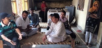 ||1 November 2015||Vijay Bhasin explaining advantages of cow centric natural farming to villagers in Village Bhanota, Greater Noida.