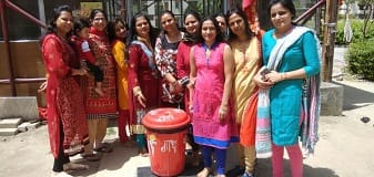 ||11 April 2017||Shikha and her friends in Amarpali Princy in Noida, kept a bucket for collecting rotis for cows in their society.